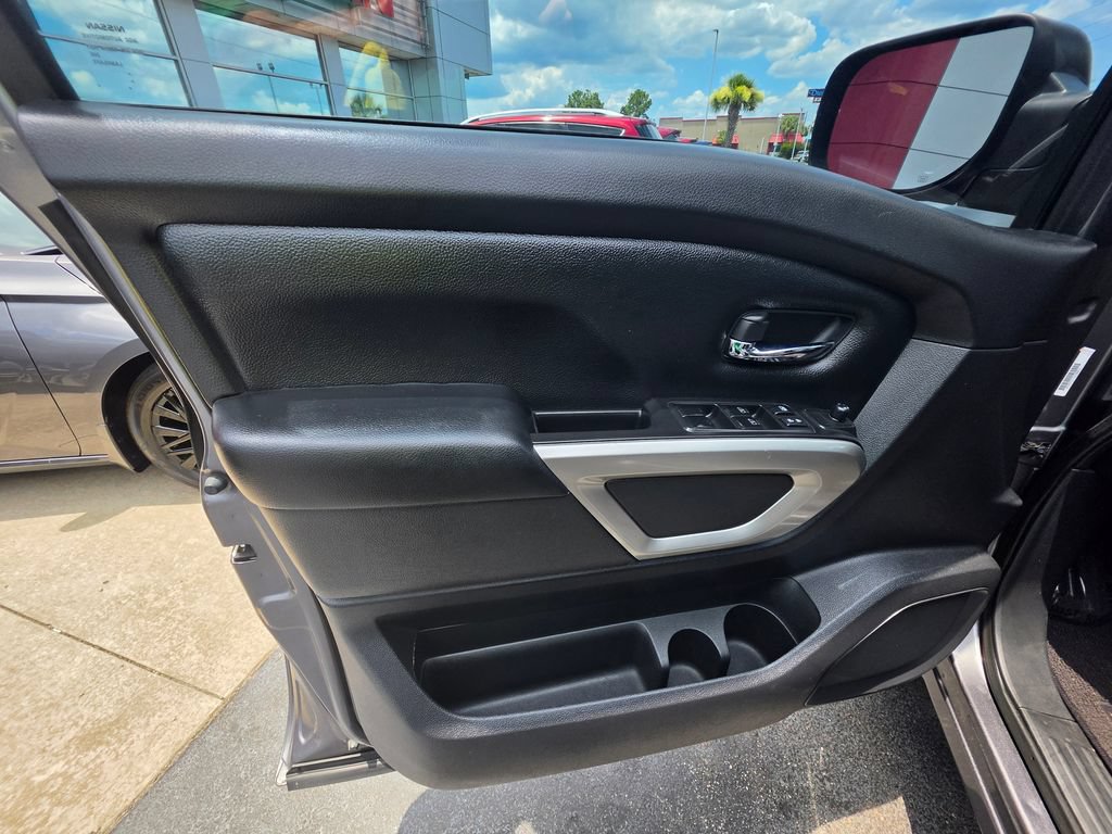 Used 2021 Nissan Titan SV w/ SV Convenience Package RWD image 11