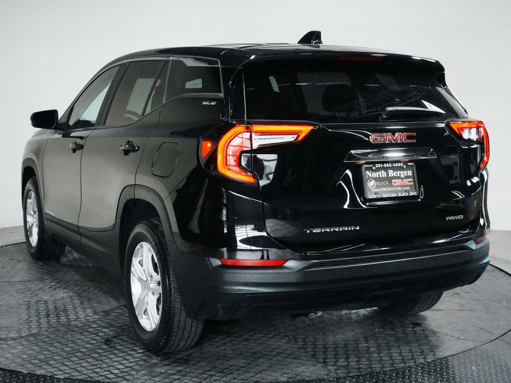 Used 2024 GMC Terrain SLE w/ LPO, Floor Liner Package AWD/4WD image 6