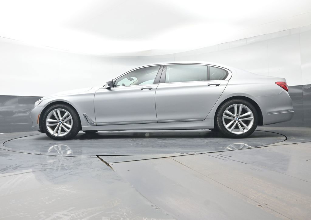 Used 2016 BMW 750i xDrive image 29