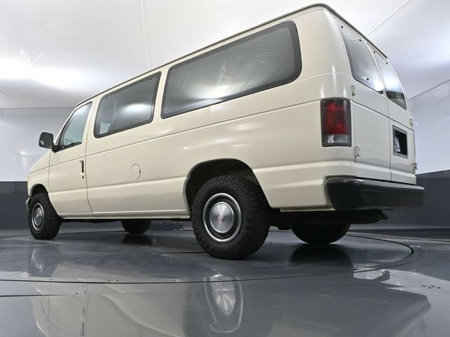 Used 1995 Ford E-150 and Econoline 150 Club Wagon RWD image 39