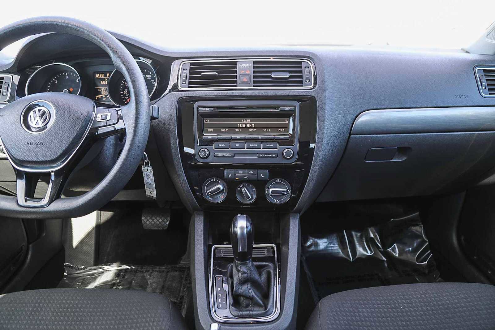 Used 2015 Volkswagen Jetta TDI S image 13