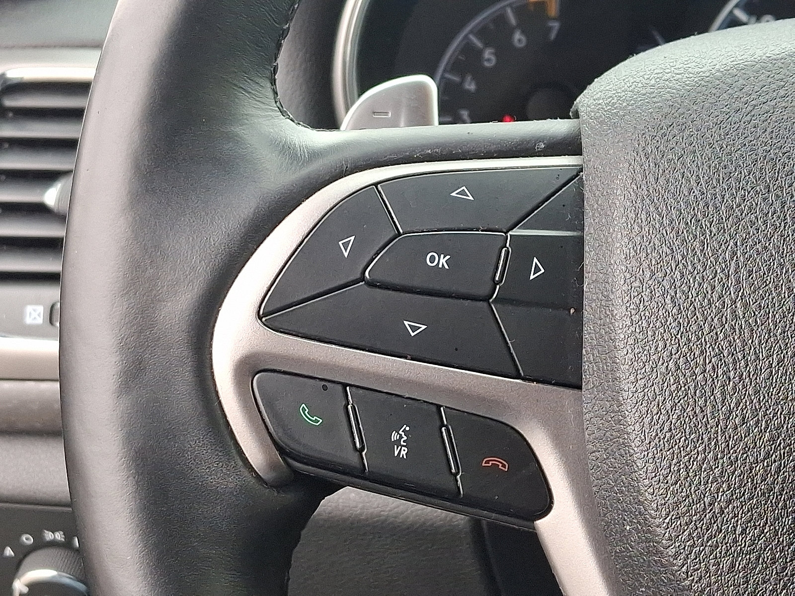 Used 2017 Jeep Grand Cherokee Altitude image 21