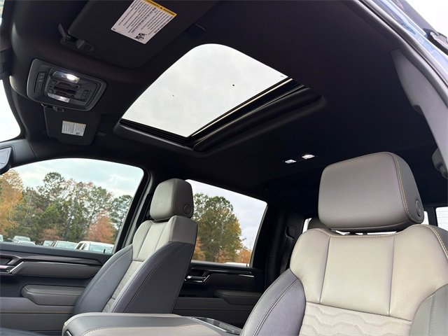 Used 2024 Chevrolet Silverado 2500 ZR2 w/ Technology Package image 31