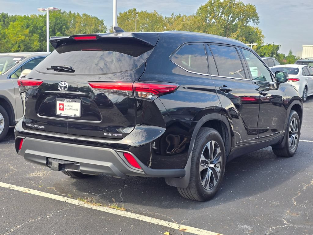 Used 2022 Toyota Highlander XLE AWD/4WD image 8