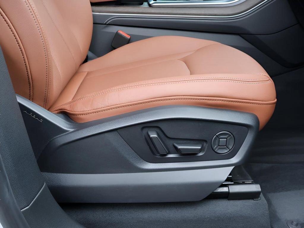 Used 2025 Audi Q8 Premium Plus image 13