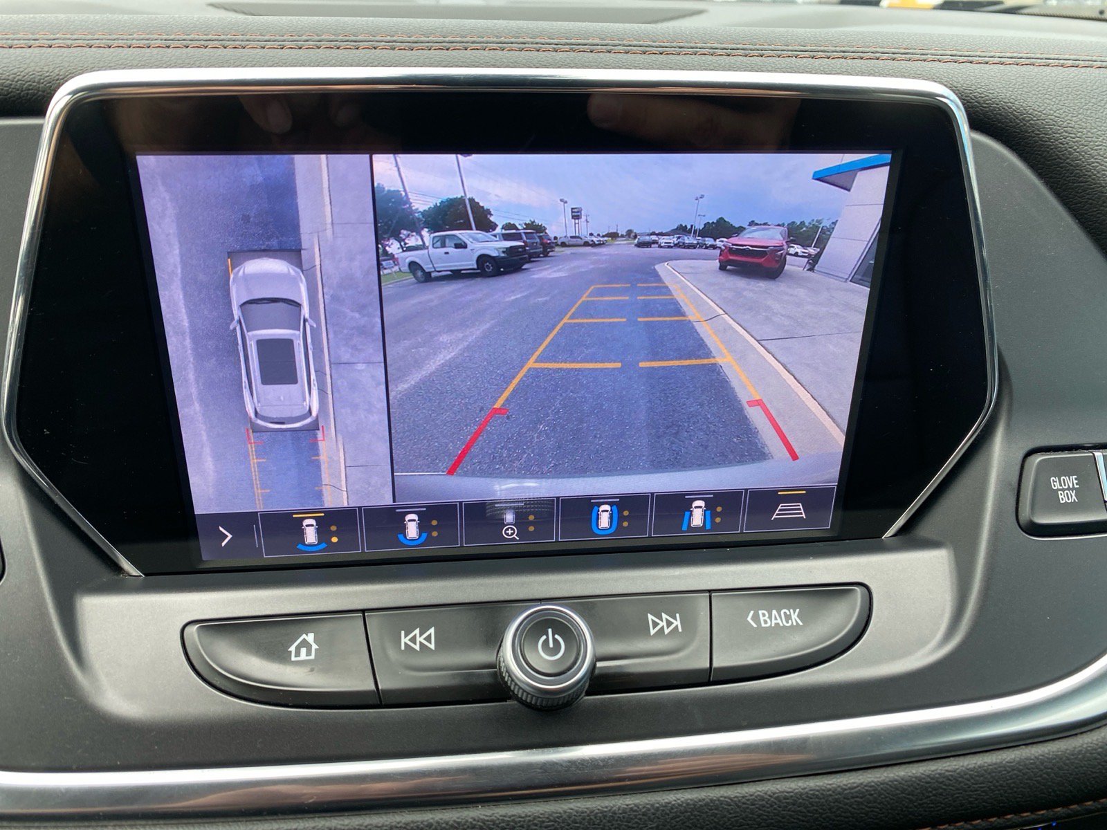Used 2019 Chevrolet Blazer Premier w/ Sun and Wheels Package FWD image 13