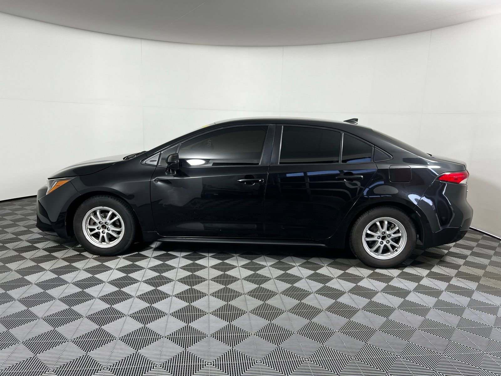 Used 2022 Toyota Corolla LE image 8