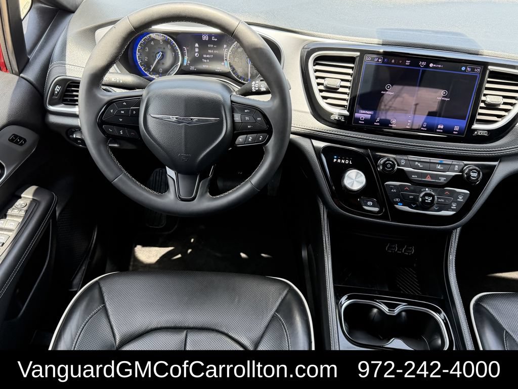 Used 2025 Chrysler Pacifica Limited FWD image 11
