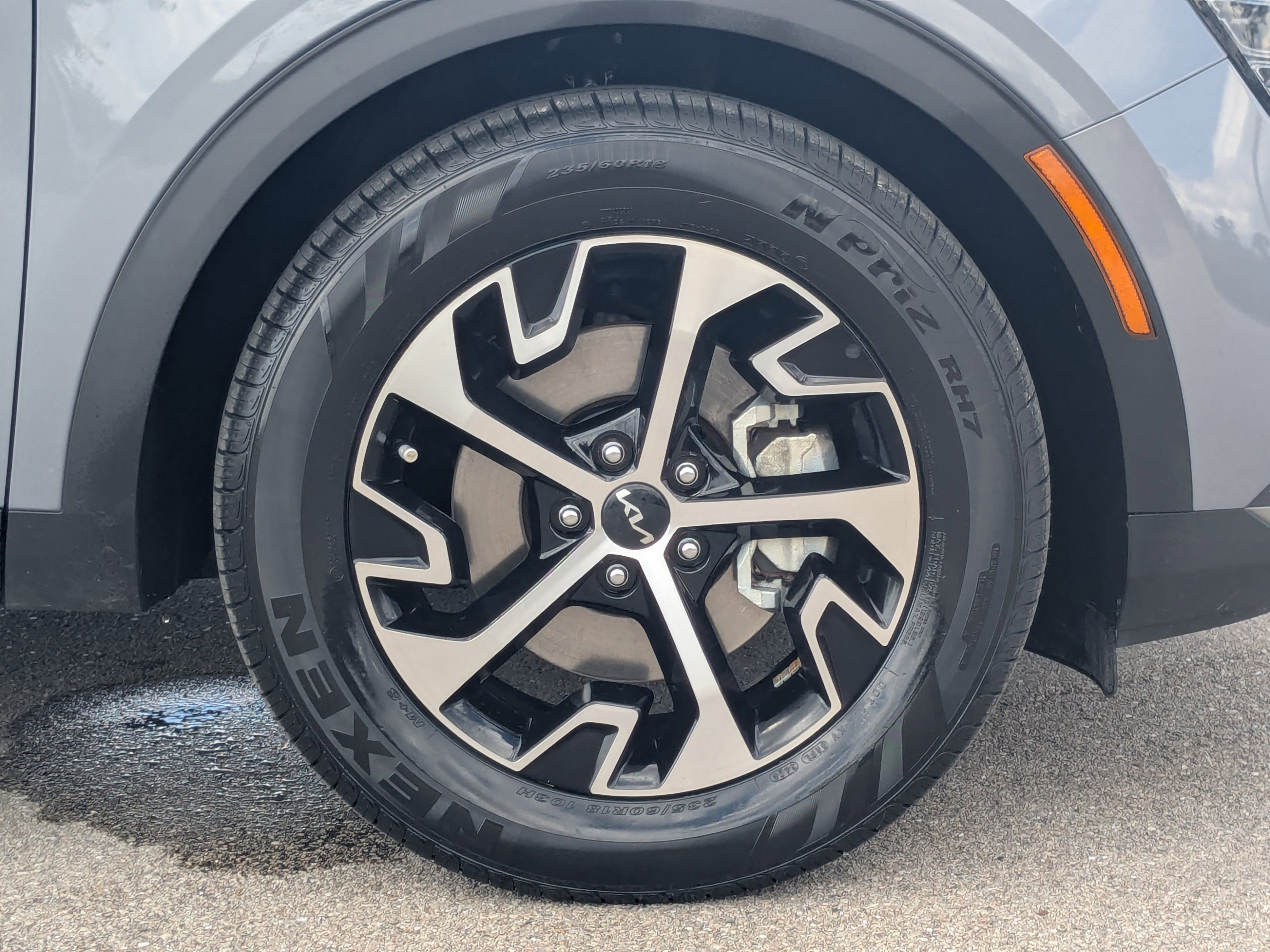 Certified 2024 Kia Sportage EX image 11