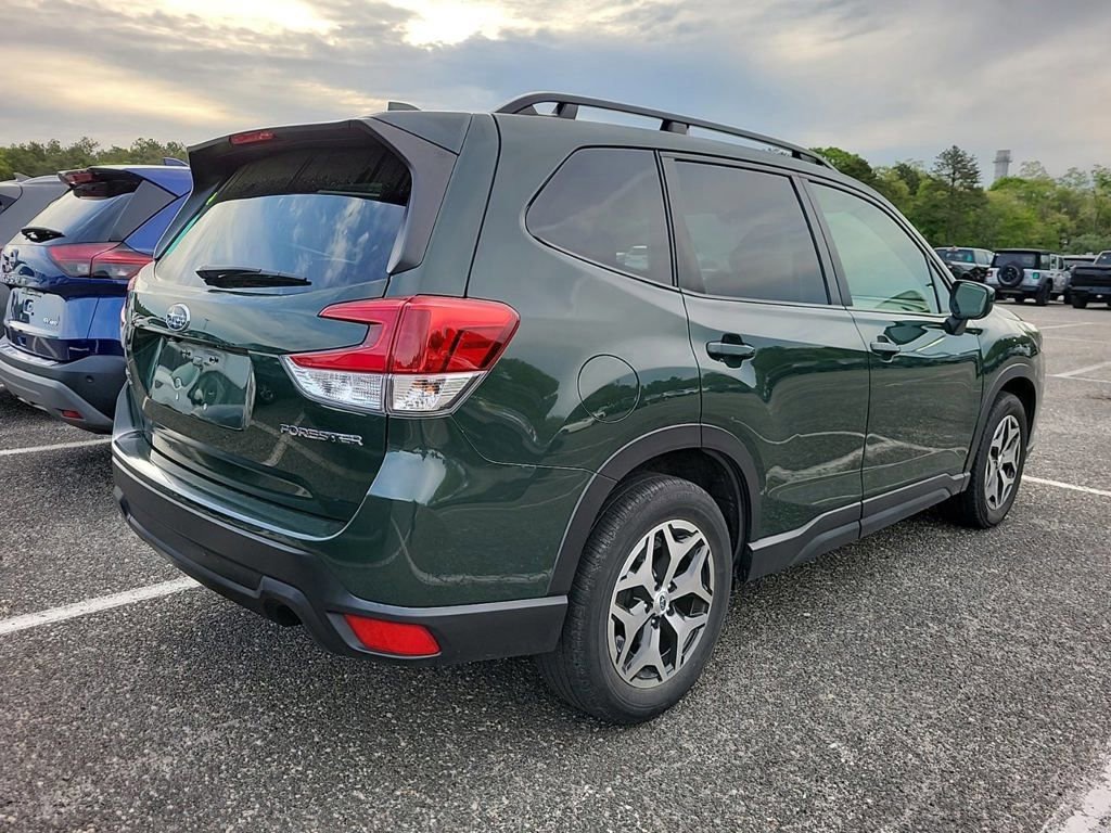 Used 2022 Subaru Forester Premium AWD/4WD image 6