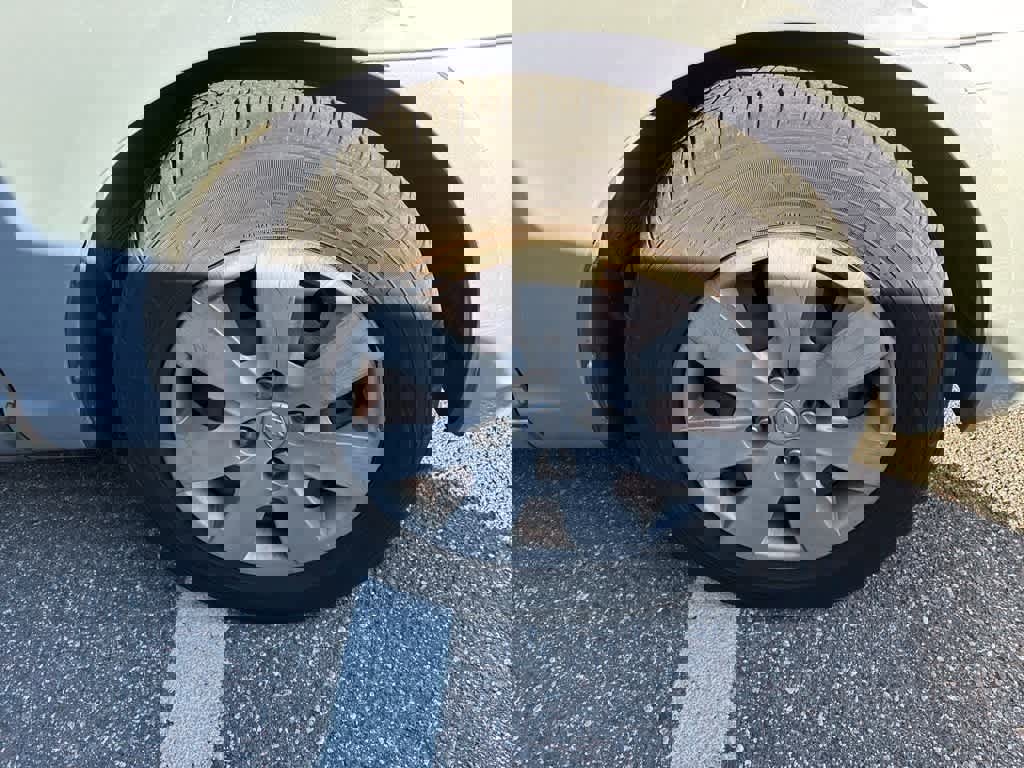 Used 2010 Hyundai Accent GS w/ Premium Pkg 3 image 5