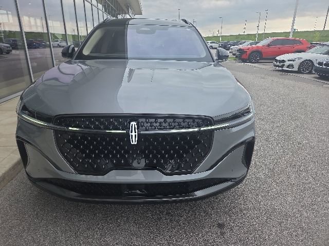 Used 2025 Lincoln Nautilus Reserve w/ Jet Appearance Package AWD/4WD image 2
