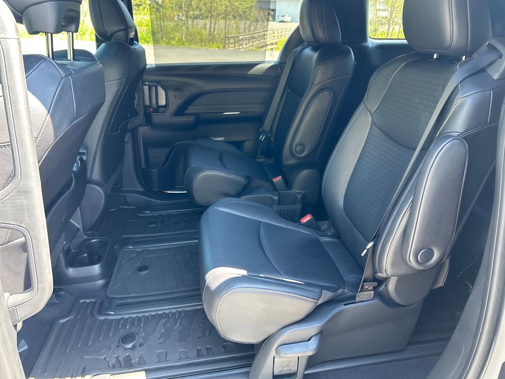 Used 2025 Toyota Sienna XLE Woodland Edition AWD/4WD image 27
