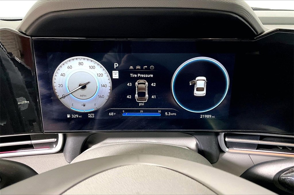 Used 2025 Hyundai Elantra SEL image 16