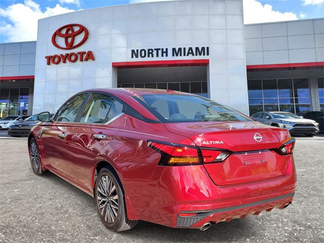 Used 2024 Nissan Altima 2.5 SV w/ SV Premium Package image 3