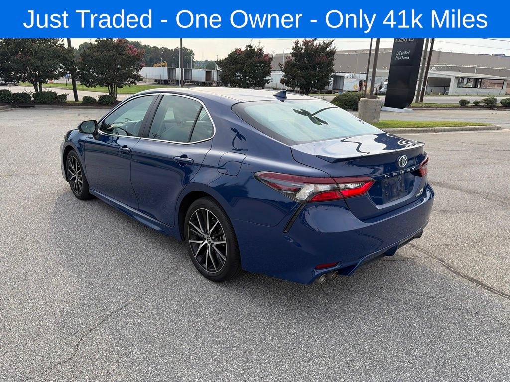Used 2023 Toyota Camry SE FWD image 3