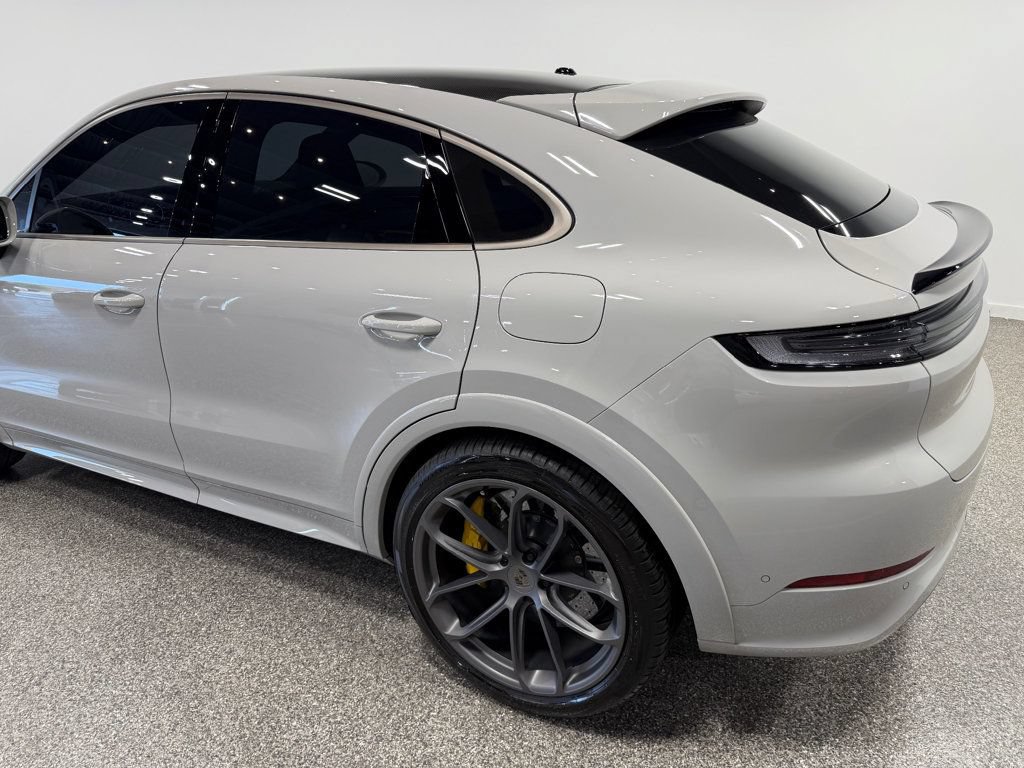 Used 2025 Porsche Cayenne Turbo AWD/4WD image 26