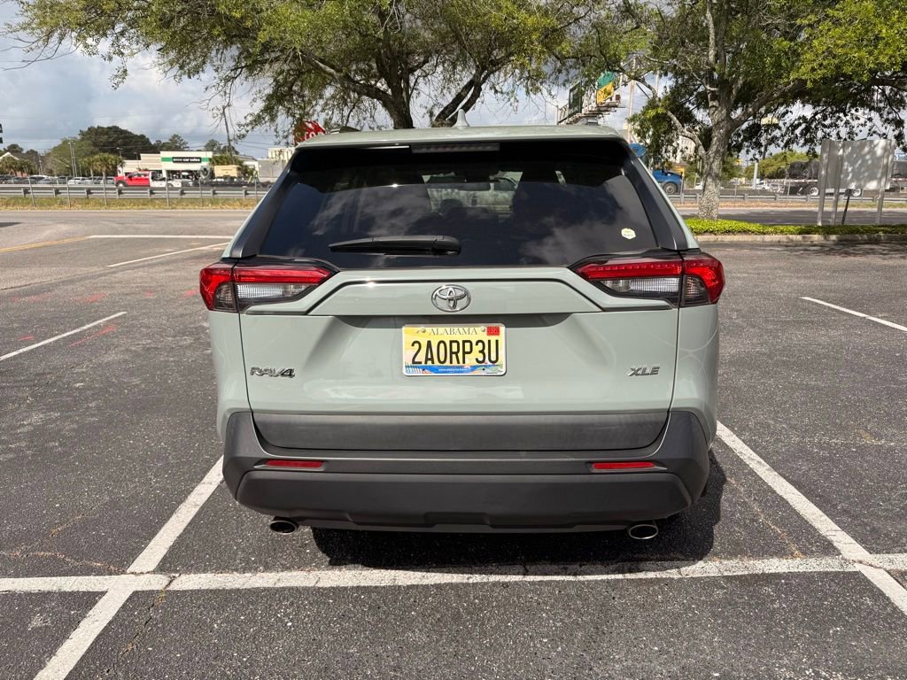 Used 2021 Toyota RAV4 XLE image 8