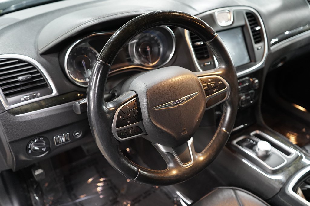 Used 2017 Chrysler 300 C RWD image 11