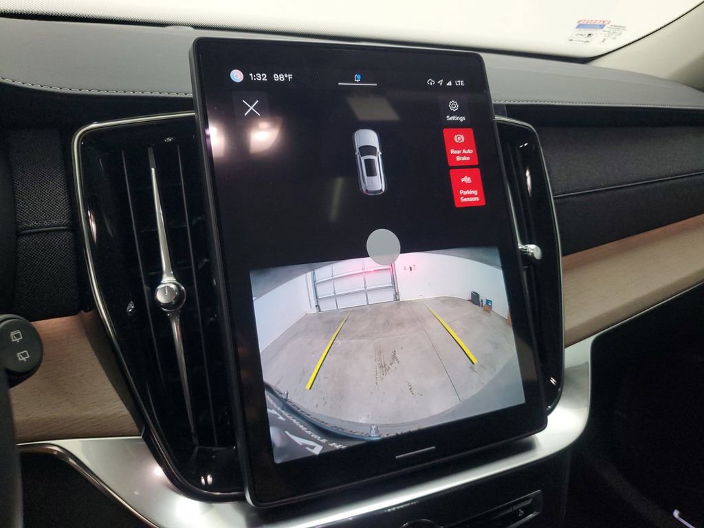 New 2025 Volvo XC90 B6 Core w/ Climate Package image 30