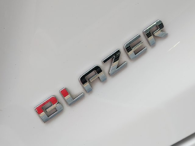 Used 2025 Chevrolet Blazer LT FWD image 9