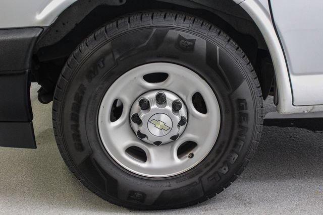 Used 2021 Chevrolet Express 3500 w/ Driver Convenience Package RWD image 32