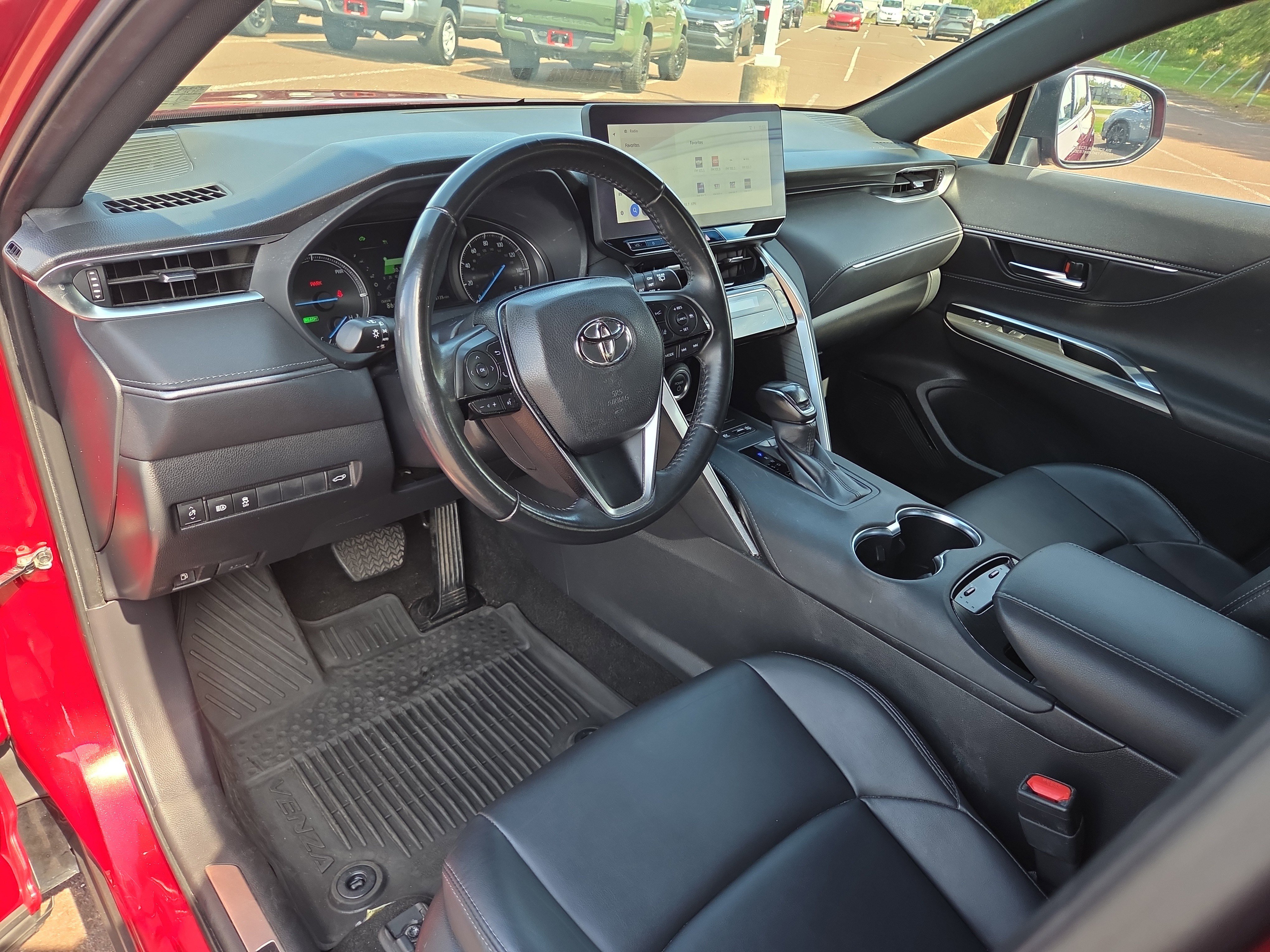 Certified 2023 Toyota Venza XLE image 15