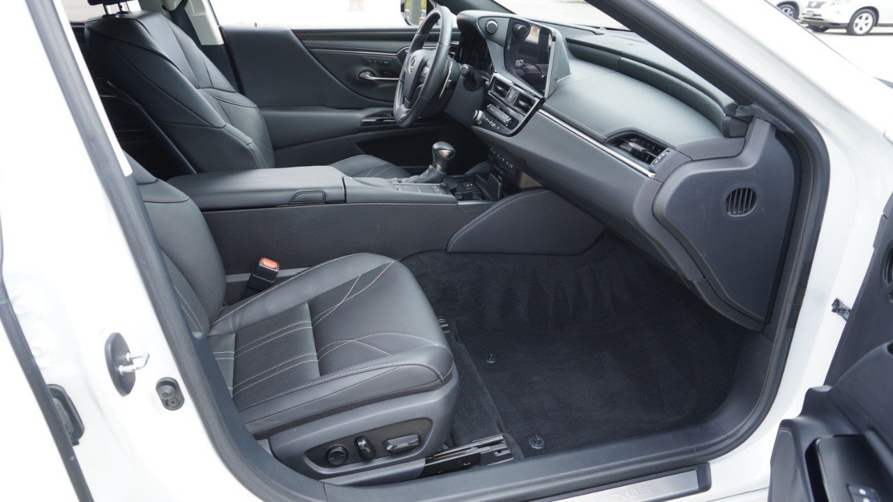 Certified 2022 Lexus ES 350 Ultra Luxury w/ Accessory Package 2 FWD image 14