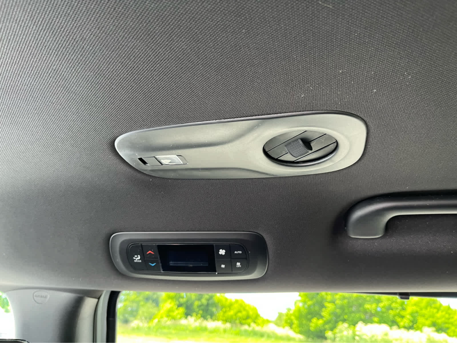 New 2026 Chrysler Pacifica Select FWD image 26