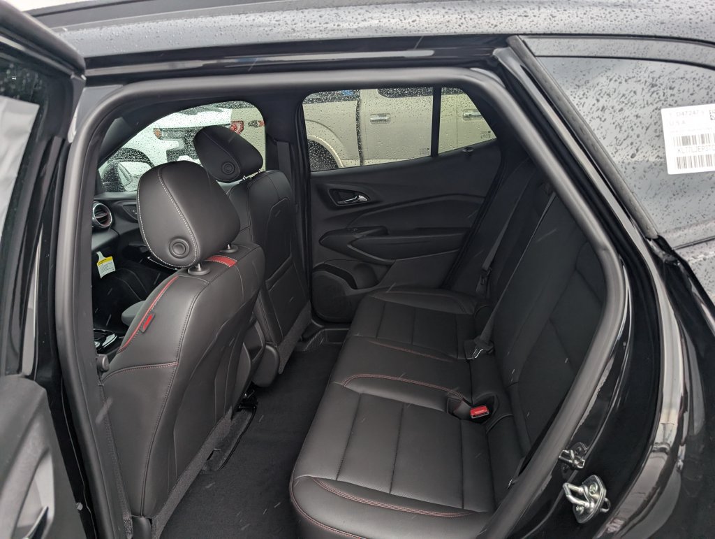 New 2026 Chevrolet Trax RS w/ Sunroof Package FWD image 9