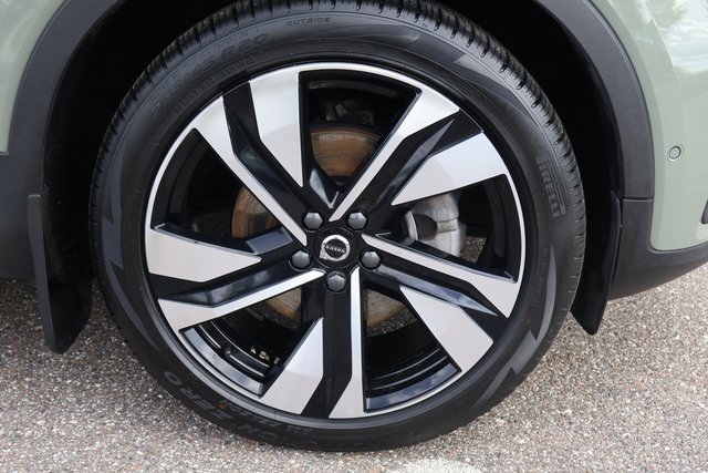 Used 2023 Volvo XC40 B5 Ultimate w/ Protection Package Premier image 9