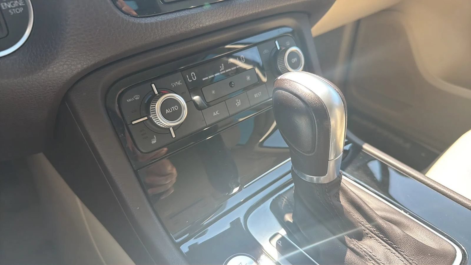 Used 2015 Volkswagen Touareg Sport AWD/4WD image 21