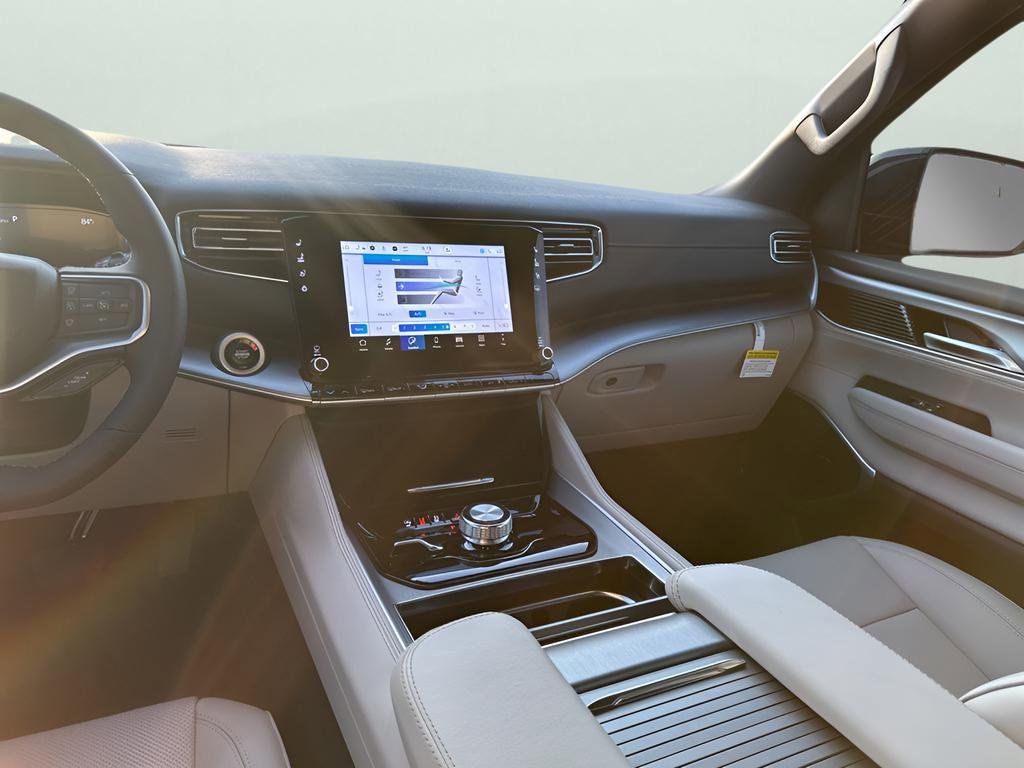 New 2025 Jeep Wagoneer 4WD w/ Convenience Group I image 24