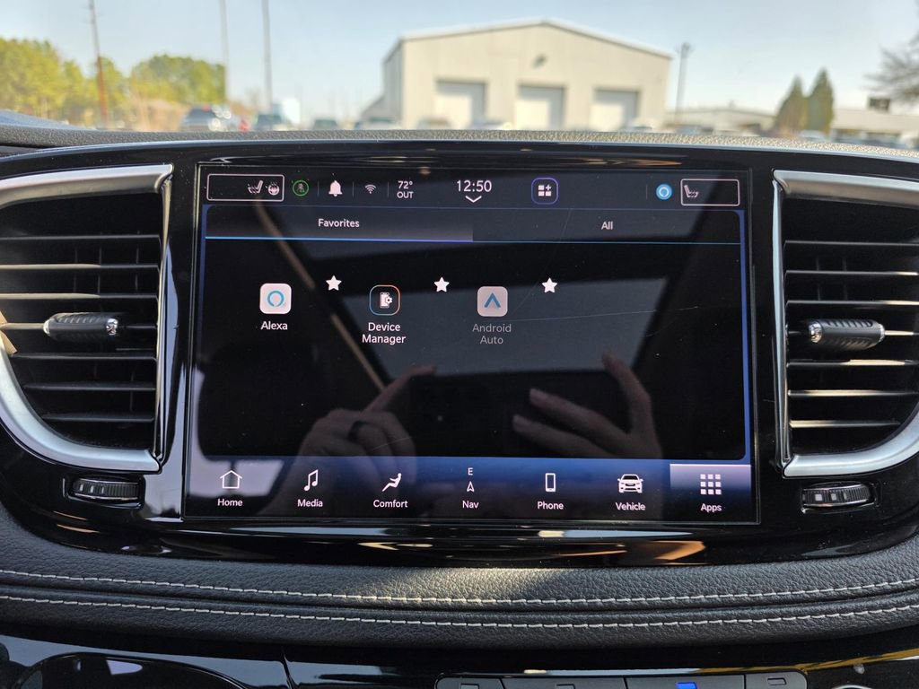 Used 2023 Chrysler Pacifica Limited image 18