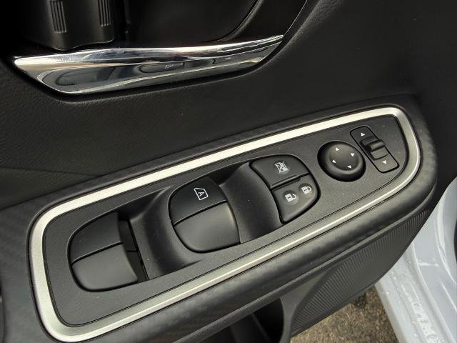 New 2025 Nissan Versa SR w/ Trunk Package image 20