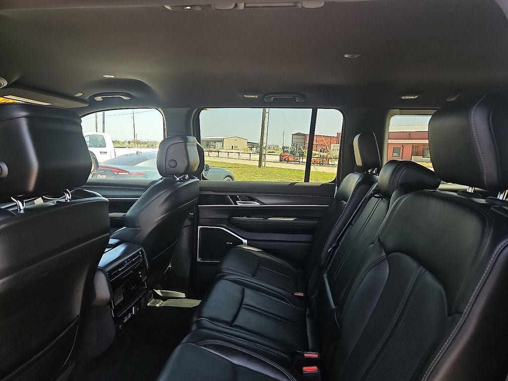 Certified 2023 Jeep Wagoneer Series II AWD/4WD image 18