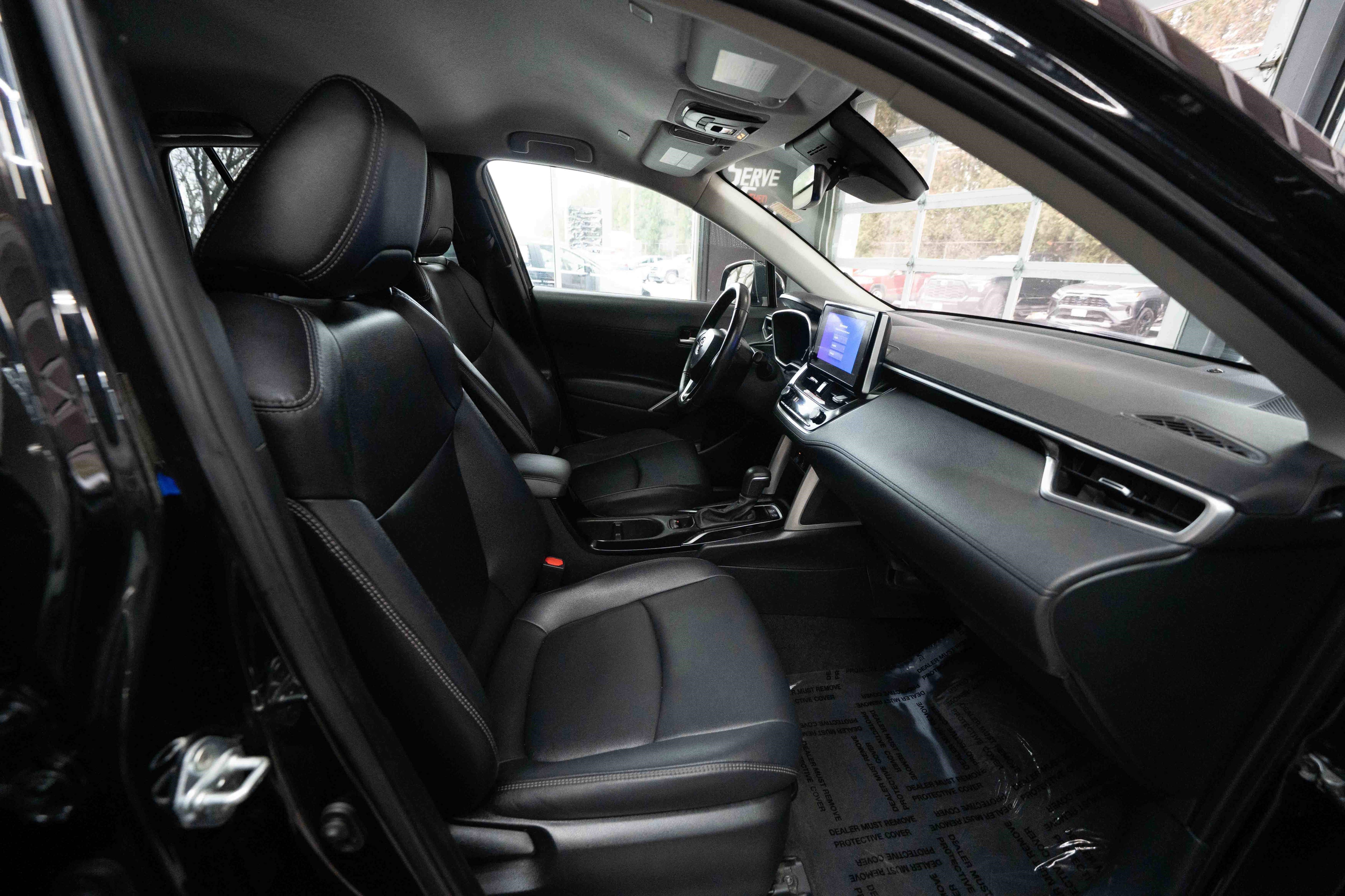 Used 2023 Toyota Corolla Cross XLE image 27