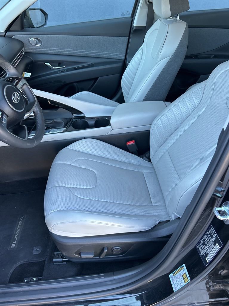 Certified 2025 Hyundai Elantra Limited image 7