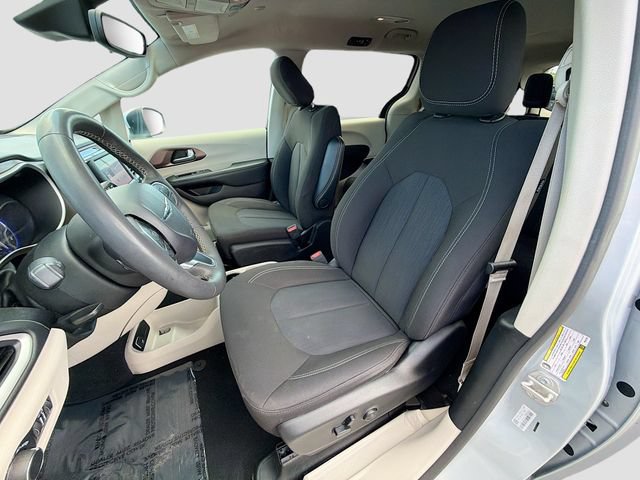 Used 2023 Chrysler Voyager LX FWD image 21