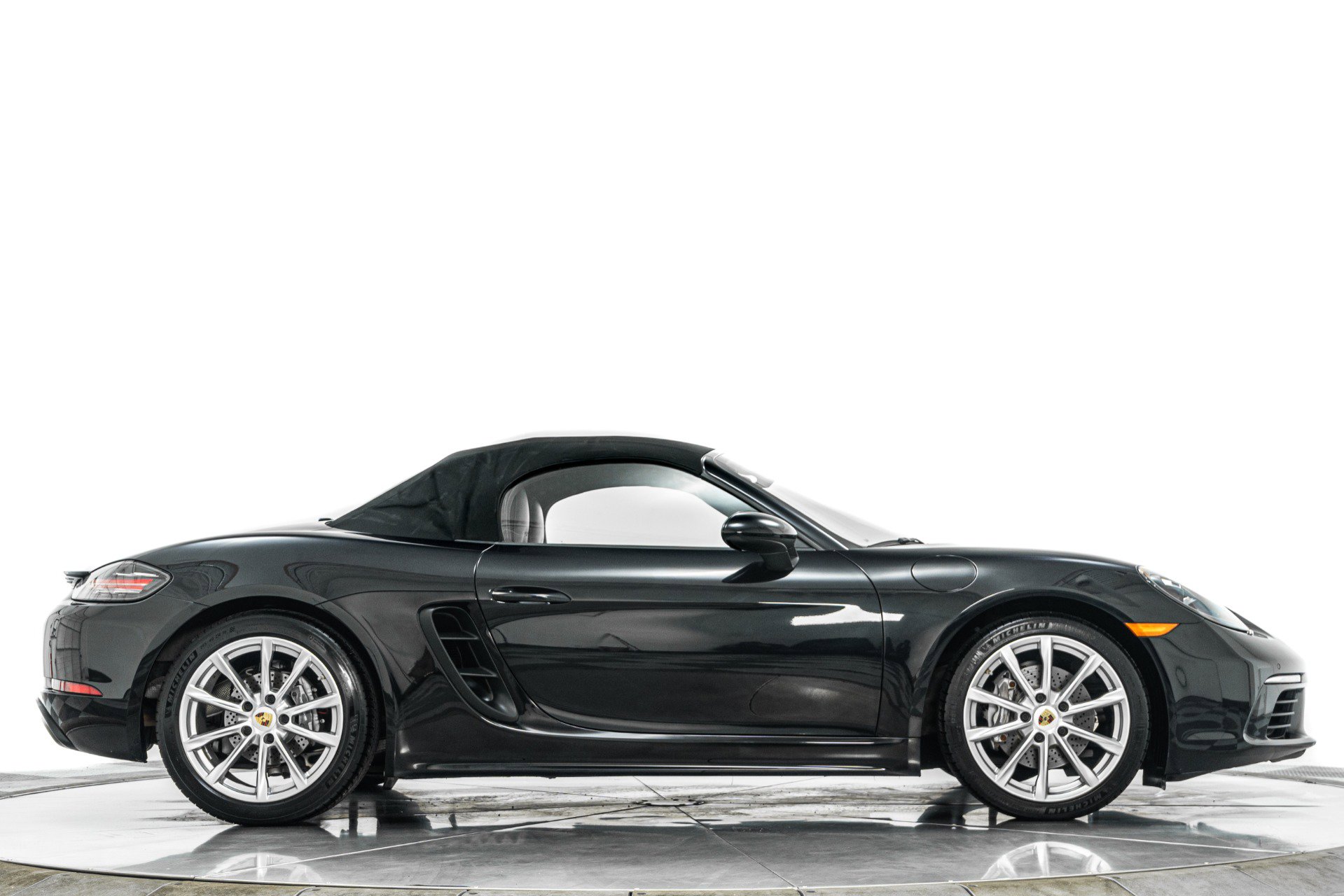 Used 2017 Porsche 718 Boxster RWD image 18