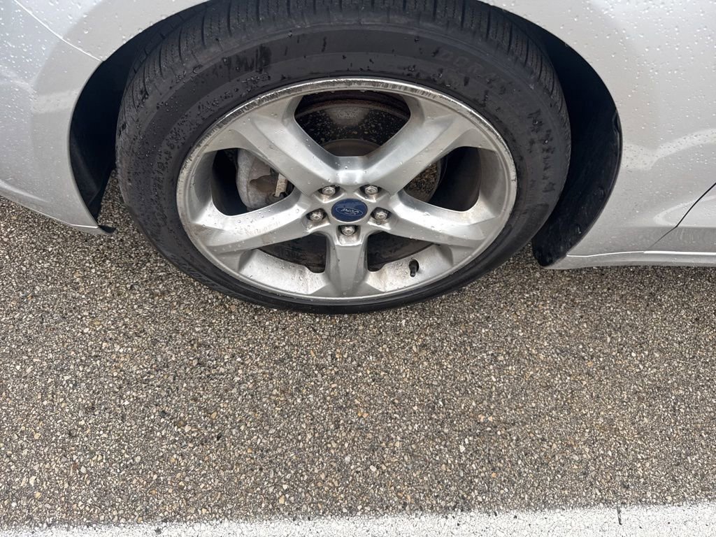 Used 2015 Ford Fusion SE w/ Equipment Group 201A FWD image 13