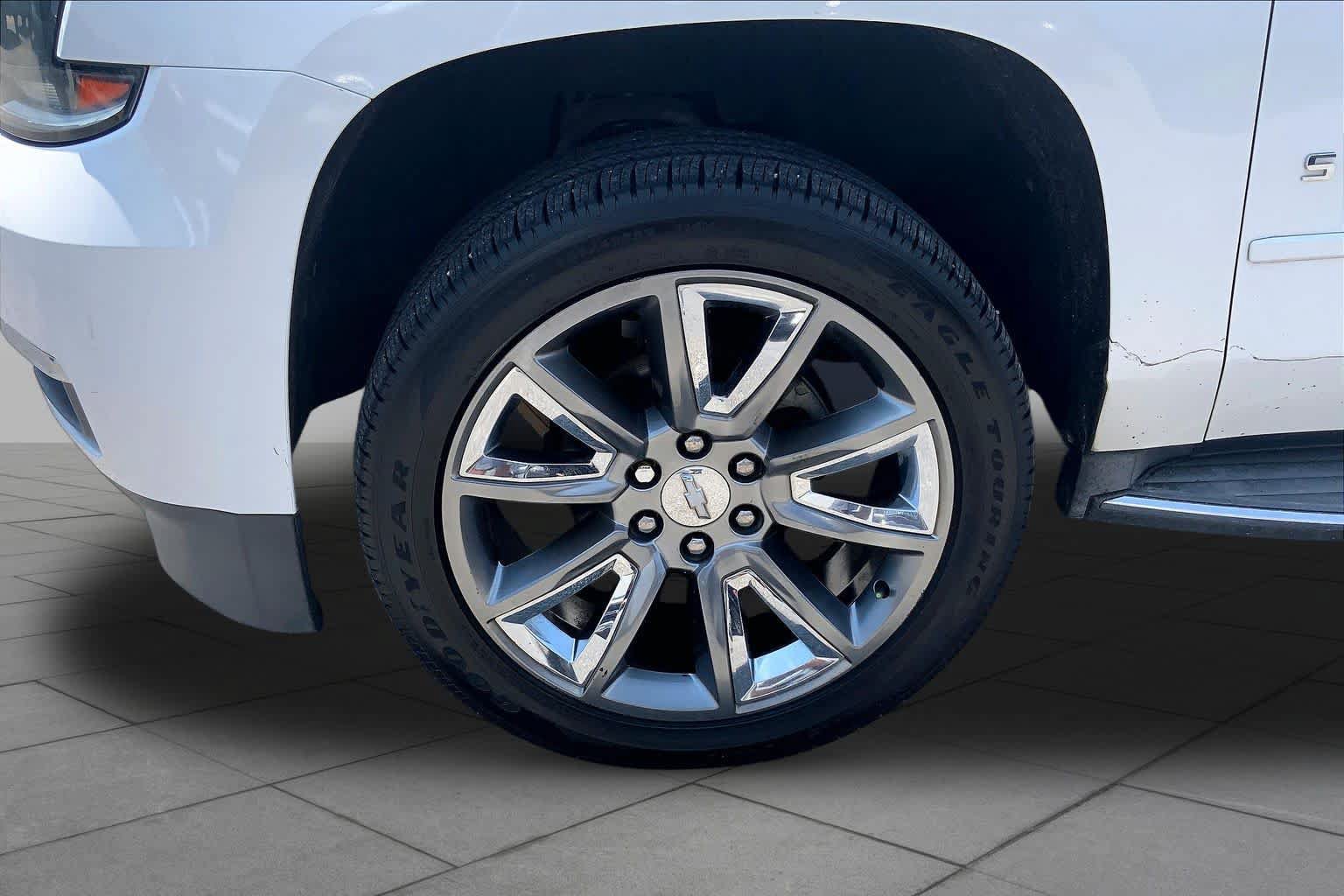 Used 2016 Chevrolet Suburban LTZ RWD image 10