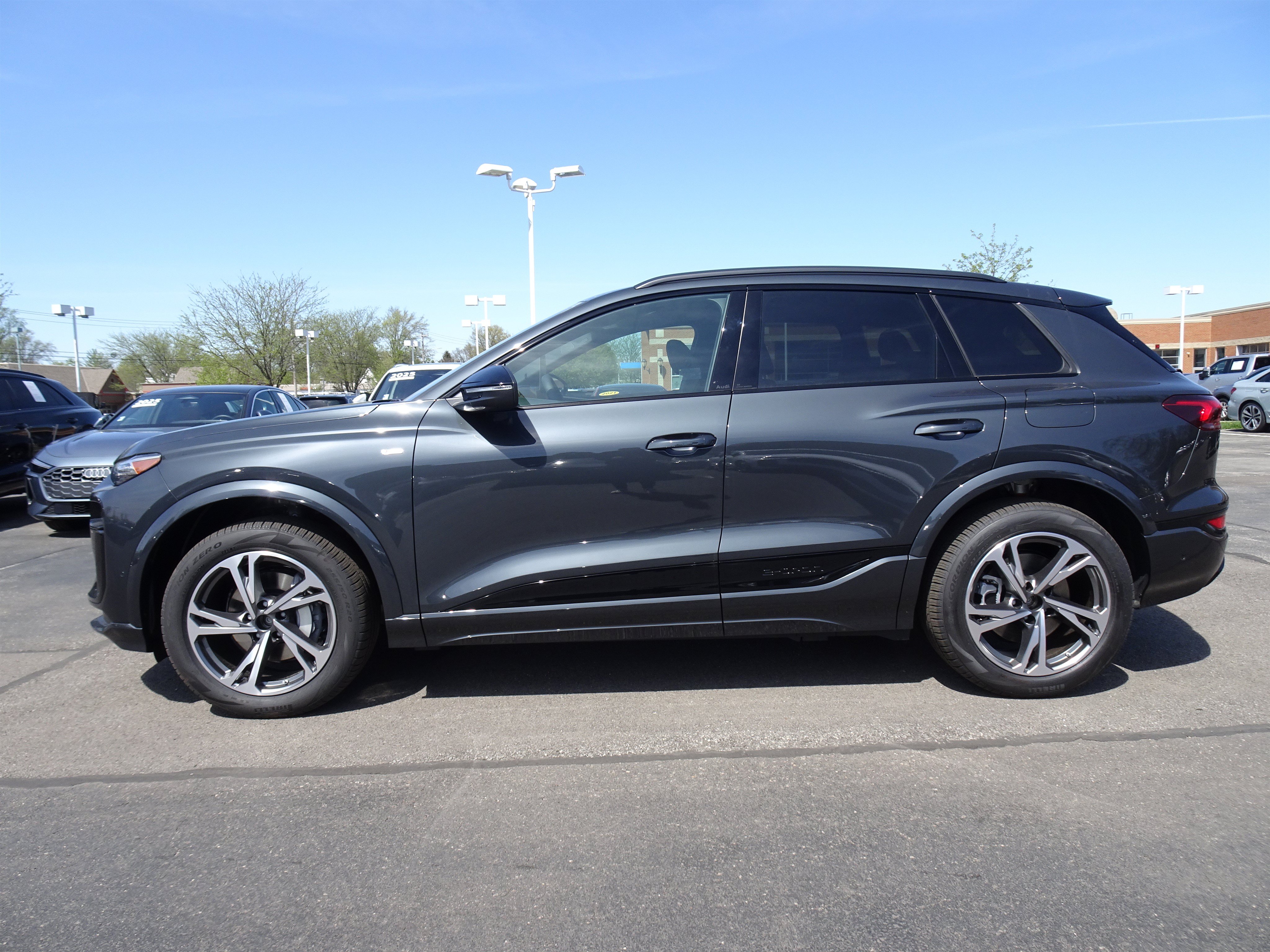 New 2027 Audi Q6 e-tron Premium Plus AWD/4WD image 2