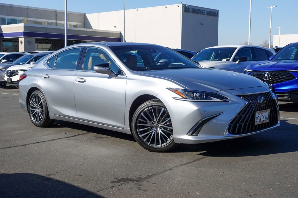 Used 2025 Lexus ES 300h w/ Premium Package image 5
