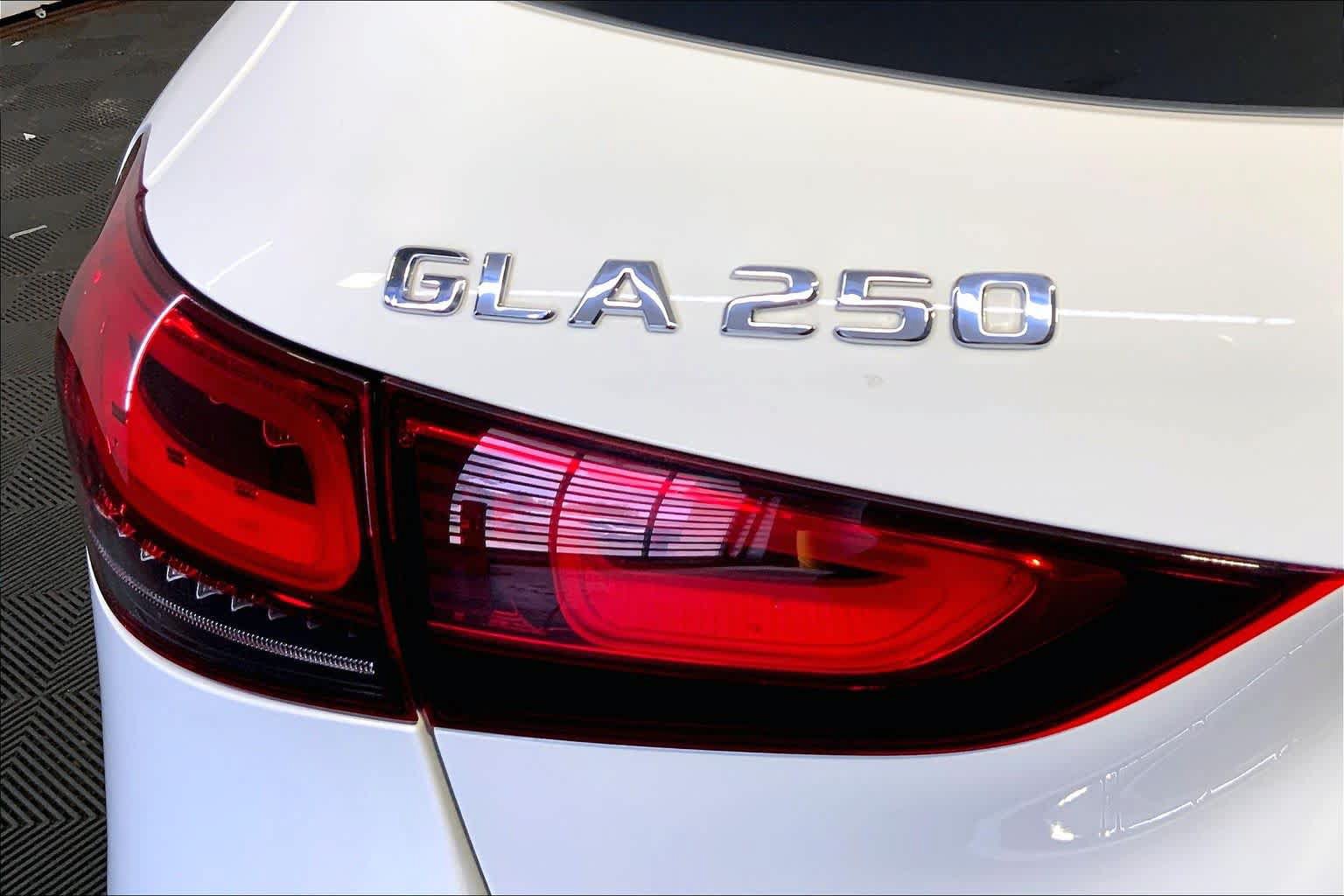 Used 2023 Mercedes-Benz GLA 250 4MATIC image 33