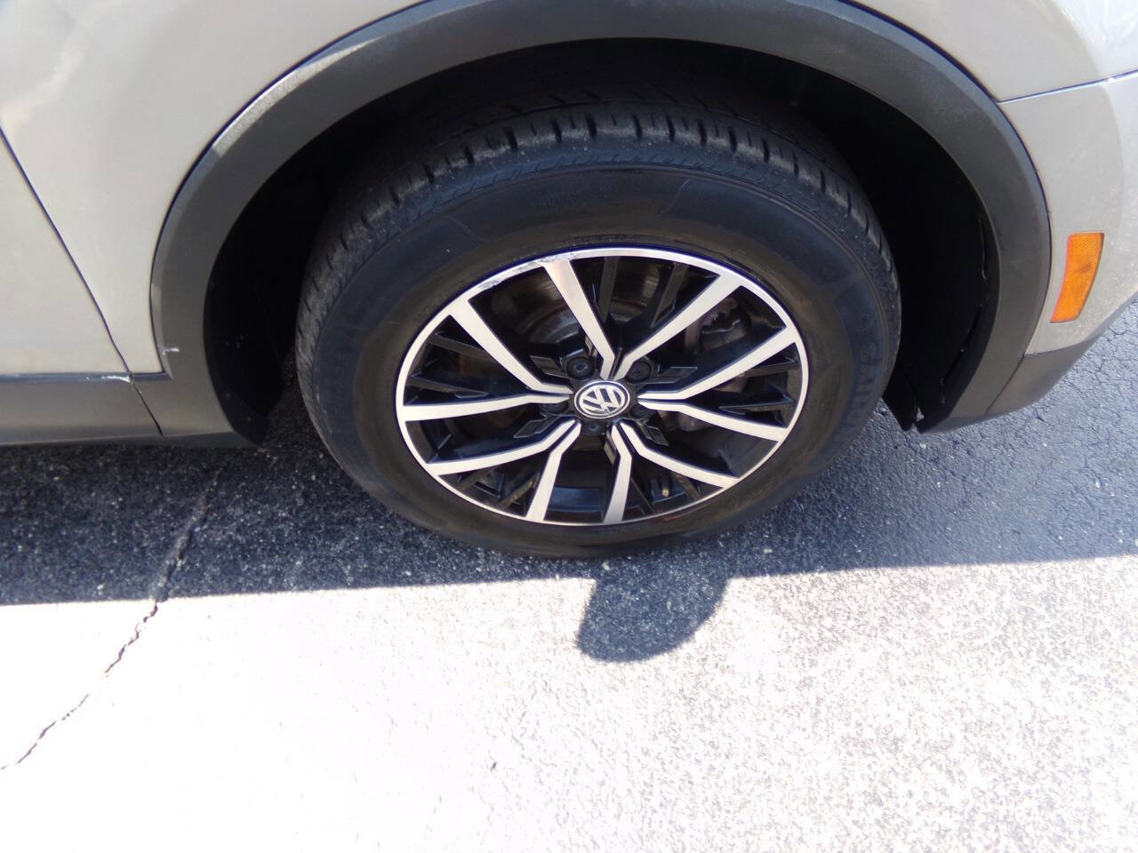 Used 2021 Volkswagen Tiguan SE image 44