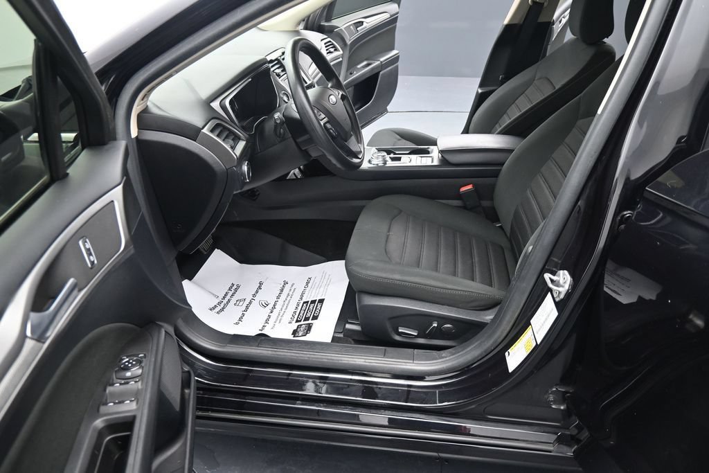 Used 2020 Ford Fusion SE FWD image 17