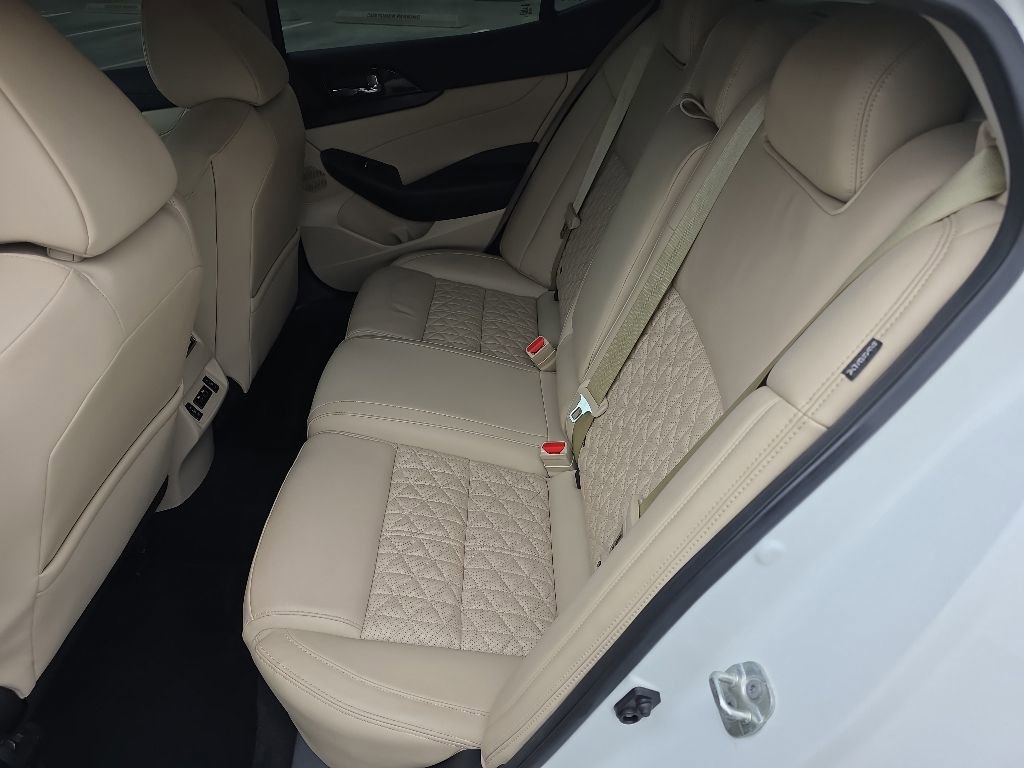 Used 2022 Nissan Maxima Platinum w/ Sport Mat Group FWD image 10