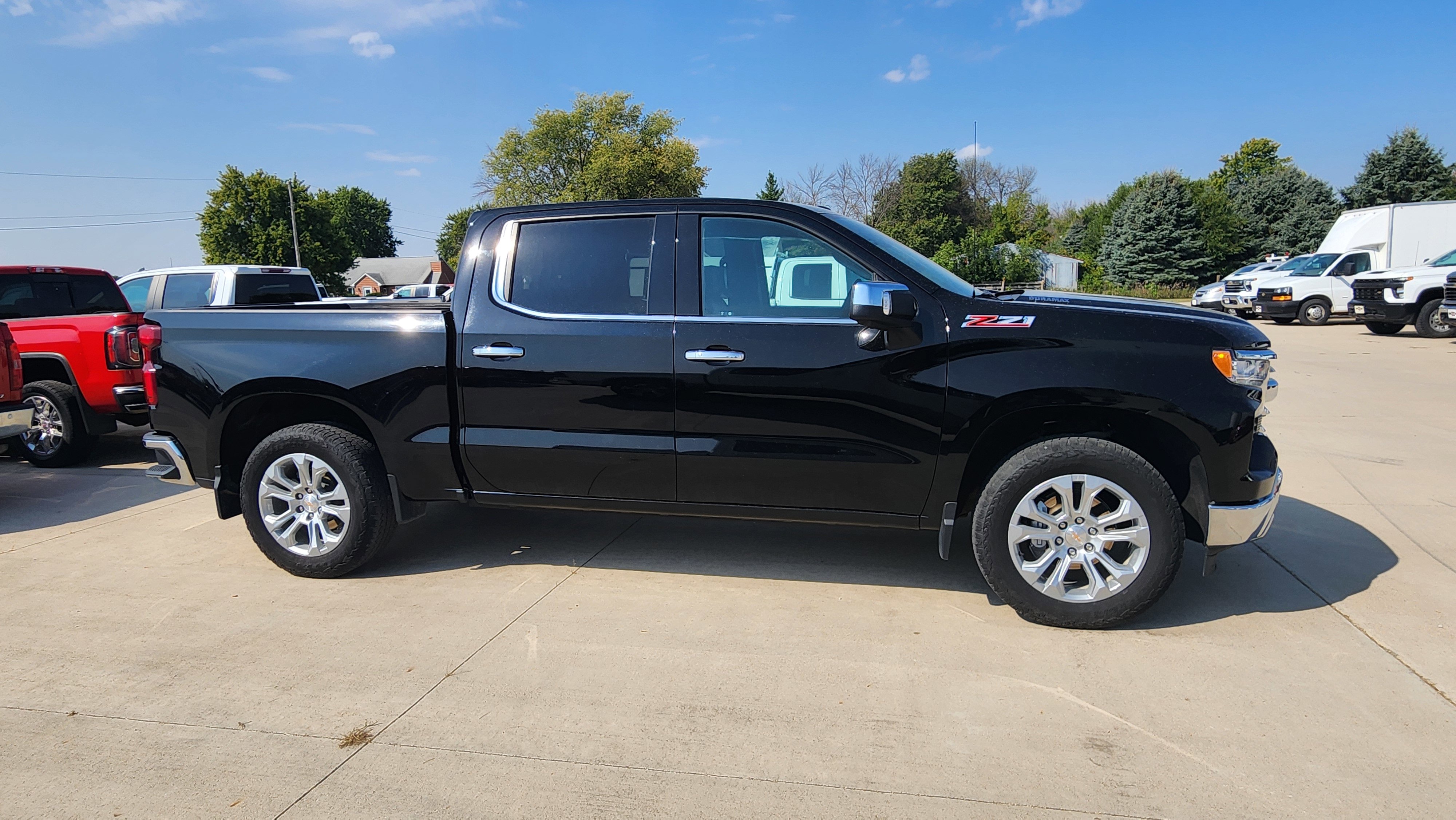 Used 2025 Chevrolet Silverado 1500 LTZ w/ Z71 Off-Road Package image 4