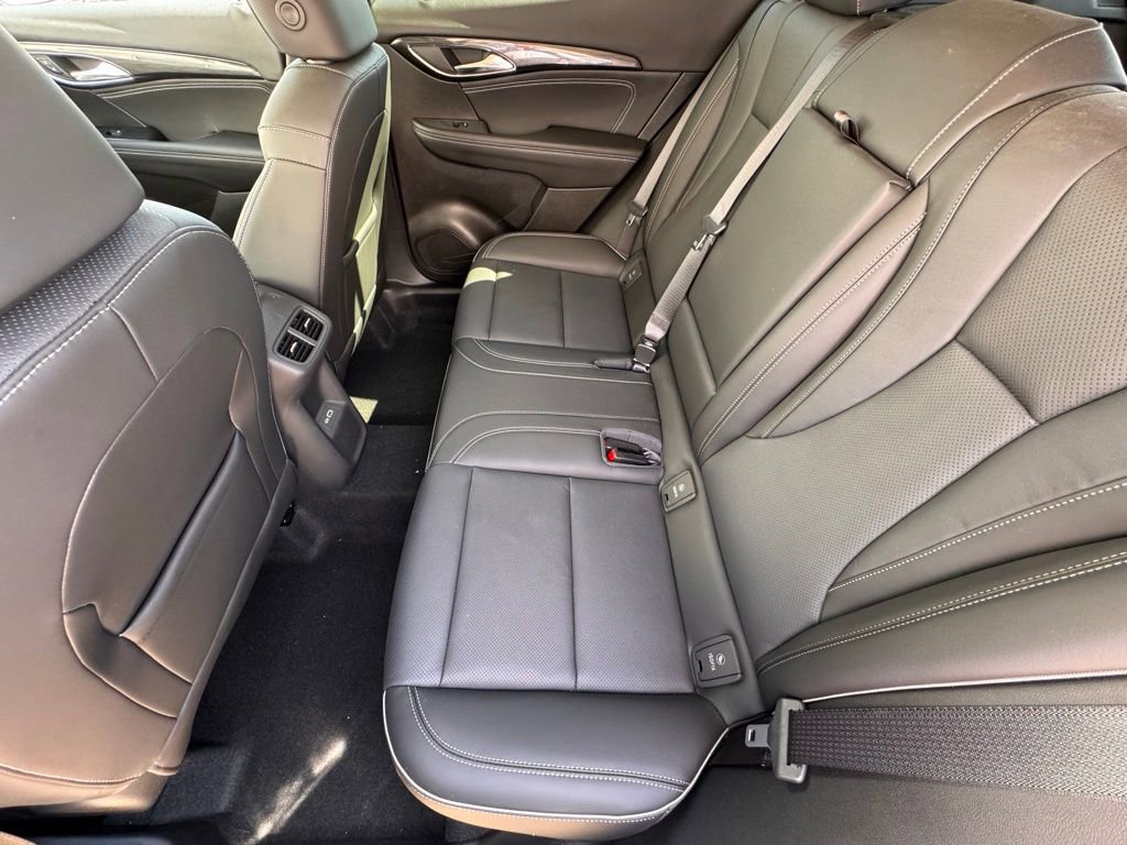 Used 2022 Buick Envision Essence w/ Safety Package image 9